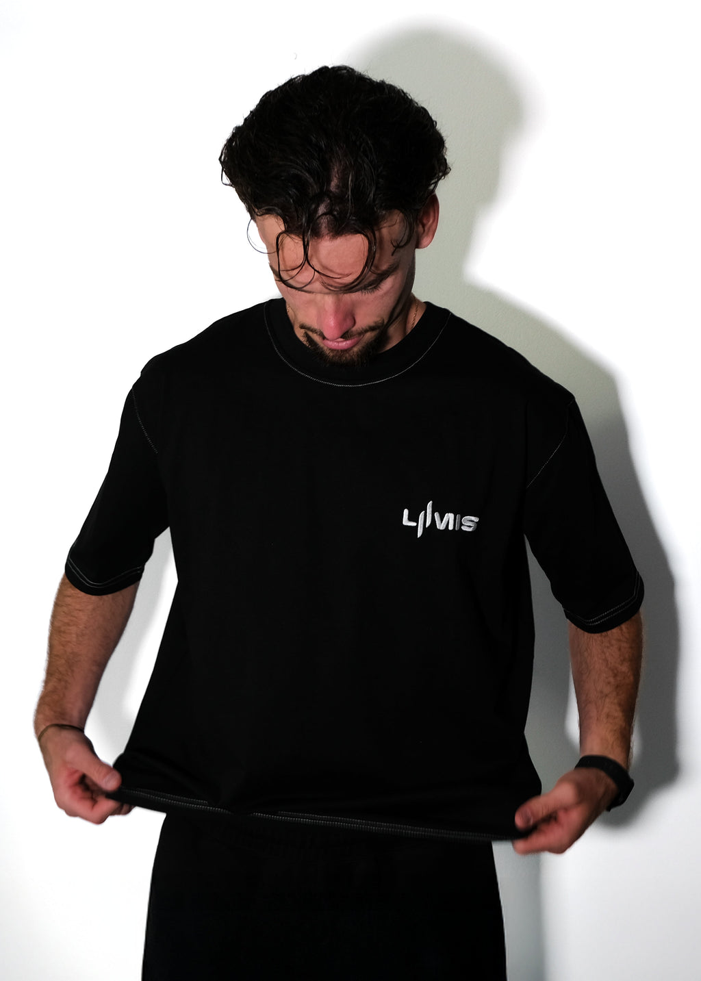 T-shirt noir LUMIS Essence Tee – vue de face – streetwear français