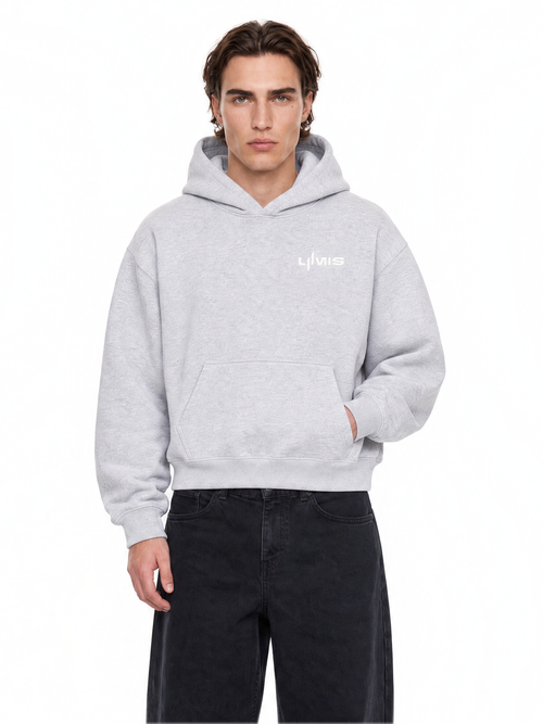 Hoodie LOVE U LUMIS gris chiné porté par un homme, vue de face : logo sur la poitrine, poche kangourou