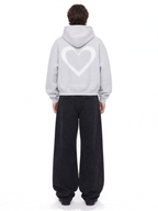 Hoodie LOVE U LUMIS gris chiné porté de dos par un homme : grand cœur brodé au dos, coupe oversize