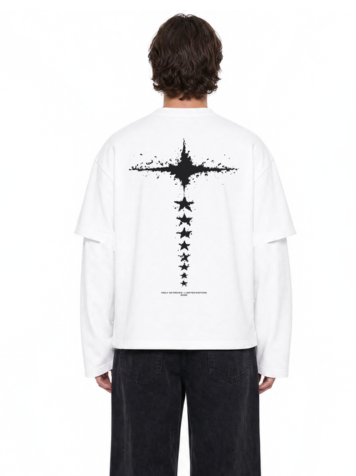 Dos du longsleeve LUMIS Stars blanc porté par un homme : grande étoile et 8 étoiles imprimées, double manche